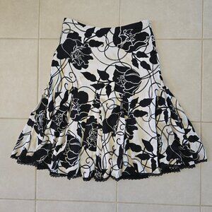 White House Black Market 2 XS Flounce Skirt Floral 100% Silk Pleated Knee Length